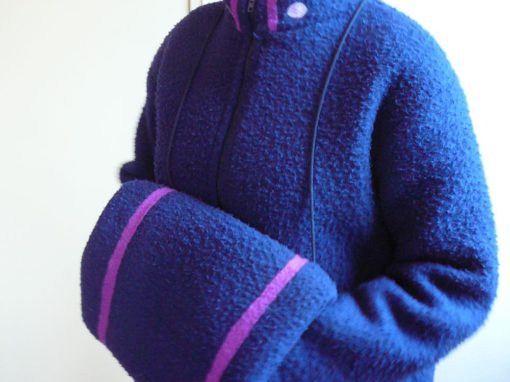 Blauwe vilten jas met mof