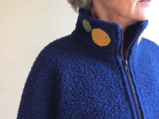 Blauwe vilten jas met ingevilt detail 3